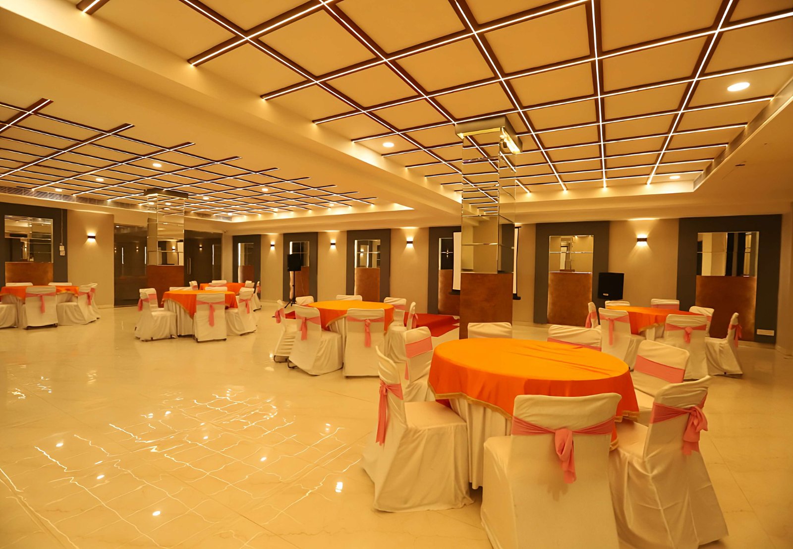 Banquet hall decor